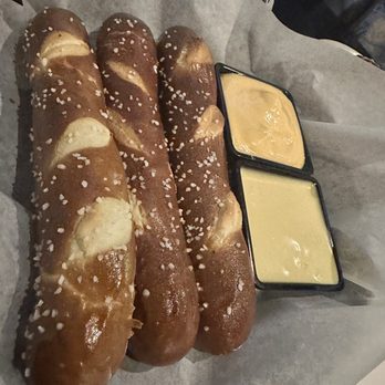 Chicago Street Pour House - Pretzel Sticks .... Minus a few - New American Near Me - Elgin, Illinois