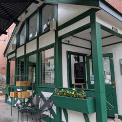 Sir Edmond Halley's, Charlotte