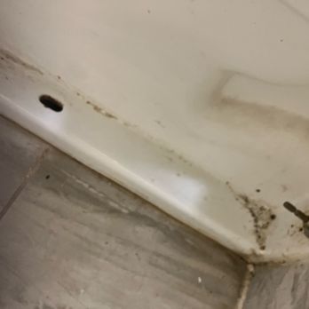 Econo Lodge - Scum around the toilet. - Hotels Near Me - Saint George, South Carolina Econo Lodge - Scum around the toilet. - Hotels Near Me - Saint George, South Carolina