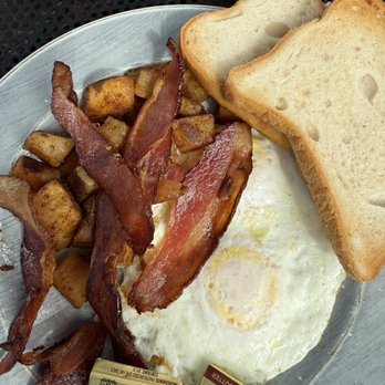 Mon Vert Cafe - Eggs, added bacon, and GF toast. - Cafes Near Me - Woodstock, Vermont
