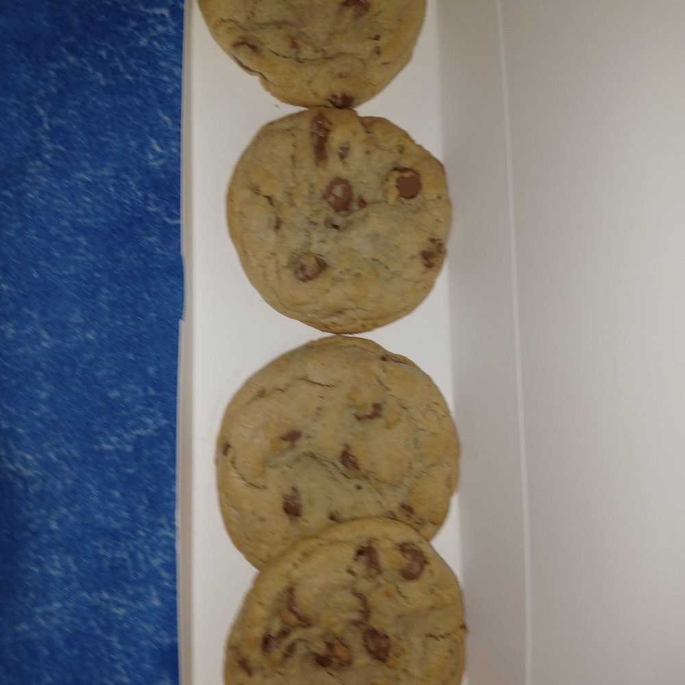 Crumbl - La Canada - Bakeries Near Me - Montrose, California
