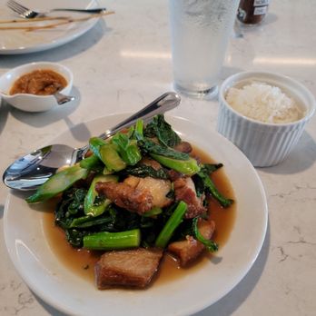 Noble Thai - Thai Near Me - Chicago, Illinois