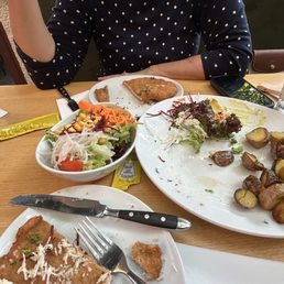 Pork schnitzel with horseradish and roasted potatoes Pork schnitzel with horseradish and roasted potatoes