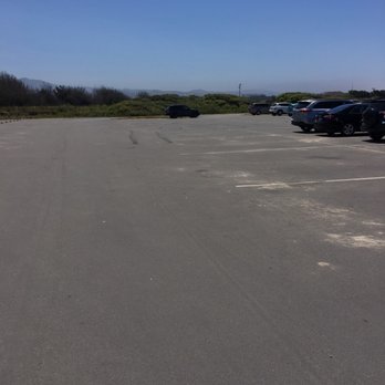 Venice Beach - July 8th 12 pm the parking lot is empty! Other beaches were full! It was full by 3pm - Beaches Near Me - Half Moon Bay, California