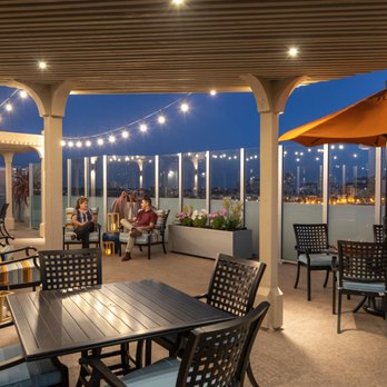 Regency Palms Long Beach - Retirement Homes Near Me - Long Beach, California