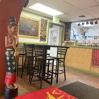 Singha Thai Cuisine - the restaurant's dining area - Thai Near Me - Moab, Utah Singha Thai Cuisine - the restaurant's dining area - Thai Near Me - Moab, Utah