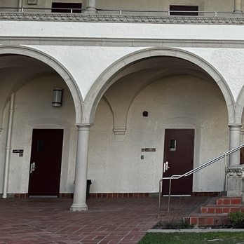 Torrance High School - Courtyard where the Beverly Hills 90210 cast once sat - Middle Schools & High Schools Near Me - Torrance, California Torrance High School - Courtyard where the Beverly Hills 90210 cast once sat - Middle Schools & High Schools Near Me - Torrance, California