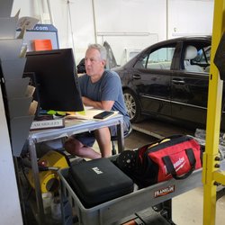 Fox Autobody - Our highly-experienced auto collision techs and repair cost estimators use mobile and web-based Customer Relationship Management (CRM).