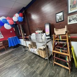 Arthur Treacher's - Condiment bar