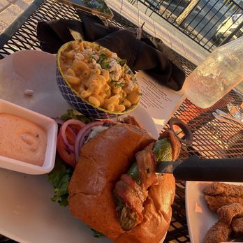 Left of Center - Jalepeno Jalapeño Burger + chile verde Mac cheese - Latin American Near Me - Visalia, California Left of Center - Jalepeno Jalapeño Burger + chile verde Mac cheese - Latin American Near Me - Visalia, California