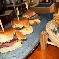 Casa Luna - Sirloin sliders