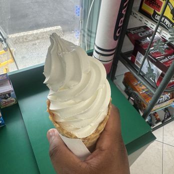 Ice Cream Cottage - Ice Cream & Frozen Yogurt Near Me - Mastic, New York