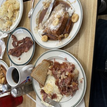 Kristin's Kafe - Corn beef hash and bananas foster French toast - American Near Me - Mishawaka, Indiana Kristin's Kafe - Corn beef hash and bananas foster French toast - American Near Me - Mishawaka, Indiana