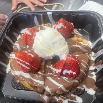 Twisted Rolls Chimney Cake - Ice Cream & Frozen Yogurt Near Me - Ballwin, Missouri