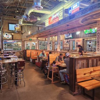 Willie's Grill & Icehouse - Dining Room - Seafood Near Me - Georgetown, Texas Willie's Grill & Icehouse - Dining Room - Seafood Near Me - Georgetown, Texas