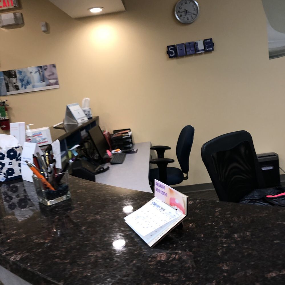 Dental 360 - Reception - Cosmetic Dentists Near Me - Mundelein, Illinois