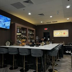 Mixto Latin Bistro - Bar