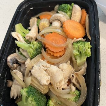 Nom’s Kitchen - Stirfried Sp.3 Stir Fried Mixed Veggie with chicken - Thai Near Me - Corp Christi, Texas