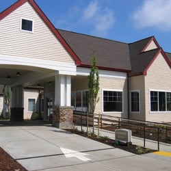 Avamere Rehabilitation of Hillsboro - Entrance on Walnut Street