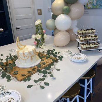 Crème de la Cocoa - From my Baby Shower they did not make the macaron that's all me - Desserts Near Me - Saint Augustine, Florida Crème de la Cocoa - From my Baby Shower they did not make the macaron that's all me - Desserts Near Me - Saint Augustine, Florida