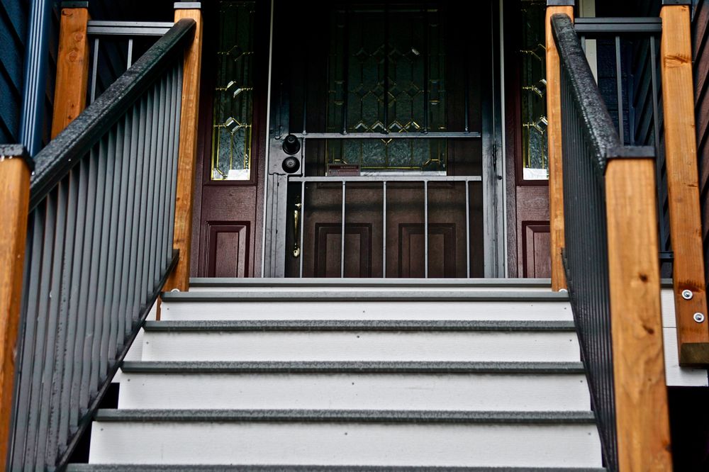 Slide of Bigfoot Decking & Services