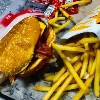 Carl's Jr - Hamburger - Fast Food Near Me - La Mesa, California