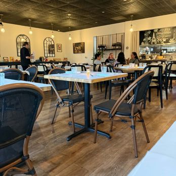Deux Bistro - French Near Me - Woodland Hills, California