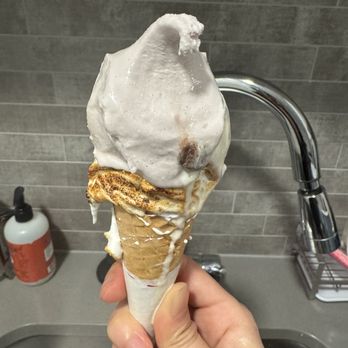 Gracie's Ice Cream - Fluff cone! (Rushed home to eat it with my friend because it was literally like 30F out there and raining) - Ice Cream & Frozen Yogurt Near Me - Somerville, Massachusetts