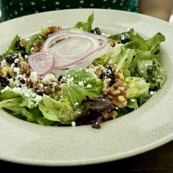 Tides Restaurant & Pub - Cranberry Walnut Salad