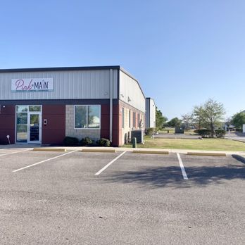 Pink and Main - Entrance in an area around a semi-secluded industrial complex. - Arts & Crafts Near Me - Palmetto, Florida Pink and Main - Entrance in an area around a semi-secluded industrial complex. - Arts & Crafts Near Me - Palmetto, Florida