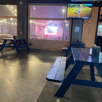 The HUB - Watching Santa Claus on the big screen from inside. Great spot! - Sports Bars Near Me - Allen, Texas The HUB - Watching Santa Claus on the big screen from inside. Great spot! - Sports Bars Near Me - Allen, Texas