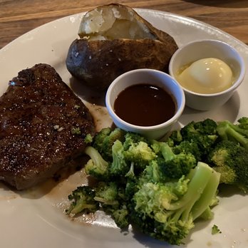 Cheddar's Scratch Kitchen - Sirloin 6 oz. Top Sirloin Steak* ** with plain baked potato and Fresh Steamed Broccoli - American Near Me - Lexington, Kentucky Cheddar's Scratch Kitchen - Sirloin 6 oz. Top Sirloin Steak* ** with plain baked potato and Fresh Steamed Broccoli - American Near Me - Lexington, Kentucky