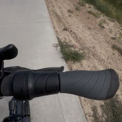 Vance's Bicycle World - New grip locks looove!