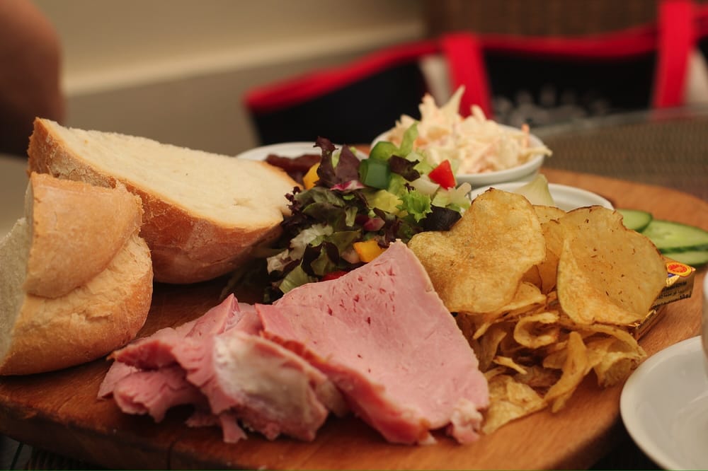 SARA’S TEA GARDEN 64 High Street, LeighonSea, SouthendonSea