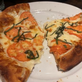 Bravo! Italian Kitchen - Margarita pizza. Delicious and light - Italian Near Me - Centerville, Ohio