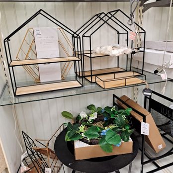 Marshalls - Neat shelves - Department Stores Near Me - New York, New York
