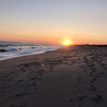 Winnetu Oceanside Resort - Sunset walk on South Beach (5 min walk from resort) - Hotels Near Me - Edgartown, Massachusetts