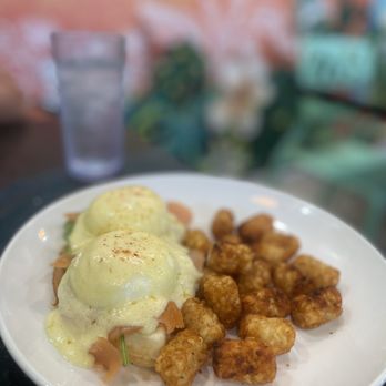 Fresh Bites Hawaii - Smoked Salmon Benedict - Poke Near Me - Honolulu, Hawaii Fresh Bites Hawaii - Smoked Salmon Benedict - Poke Near Me - Honolulu, Hawaii