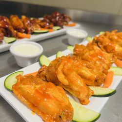 Pizza Bro's - Mango Habanero & BBQ Wings