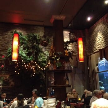 Cynthia's - Decoration inside - Chinese Near Me - Oakville, Ontario Cynthia's - Decoration inside - Chinese Near Me - Oakville, Ontario