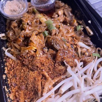 Buddha Bruddah - Chicken Pad Thai - Hawaiian Near Me - Kirkland, Washington