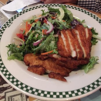 Barney's Beanery - southern fried chicken salad - you can pretend its healthy! - Breakfast & Brunch Near Me - Santa Monica, California