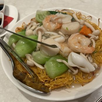 Dragon Beaux - Seafood with pan fried noodles - Chinese Near Me - Elk Grove, California Dragon Beaux - Seafood with pan fried noodles - Chinese Near Me - Elk Grove, California
