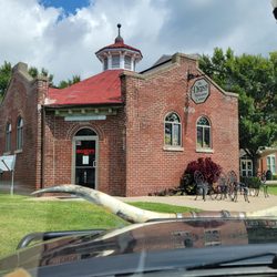Big Ben's D & M BBQ - Great looking building