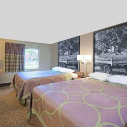 Super 8 by Wyndham Carroll - Guest room