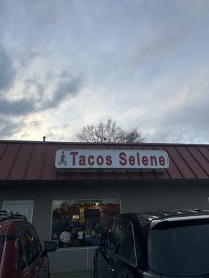 Tacos Selene Aurora by null