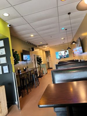 Hungry Eyes Jamacian Restaurant and Bar by null