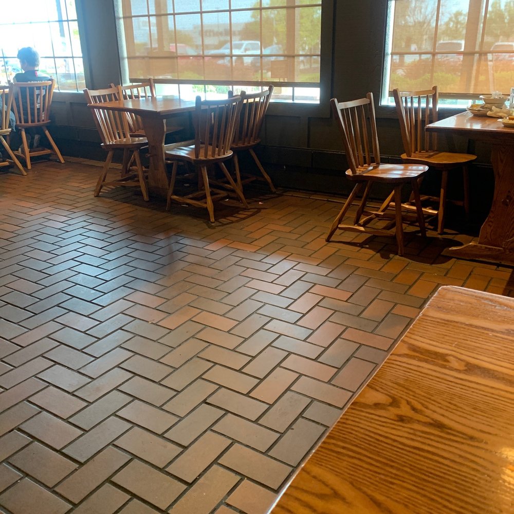 Cracker Barrel Old Country Store - Social distancing table's - American Near Me - Council Bluffs, Iowa
