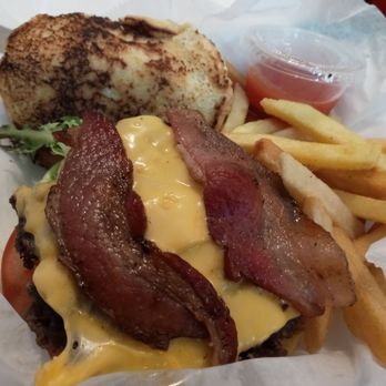 Big Blue's Bistro - Bacon cheeseburger - Food Trucks Near Me