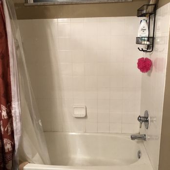The Grout Doctor-Columbus - Before - 20 year old miscolored grout and old, loose caulk - Tiling Near Me The Grout Doctor-Columbus - Before - 20 year old miscolored grout and old, loose caulk - Tiling Near Me